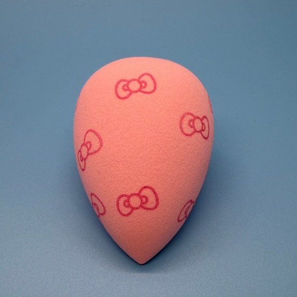 3/$15 Hello Kitty Makeup Sponge Set of 4 - Picture 2 of 5